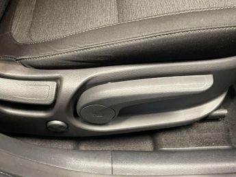 HYUNDAI KONA 64kWh Premium SUV 5dr Electric Auto (10.5kW Charger) (204 ps)