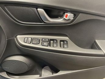 HYUNDAI KONA 64kWh Premium SUV 5dr Electric Auto (10.5kW Charger) (204 ps)