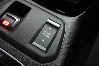 VAUXHALL Corsa Electric 50kWh Elite Premium Hatchback 5dr Electric Auto (136 ps)