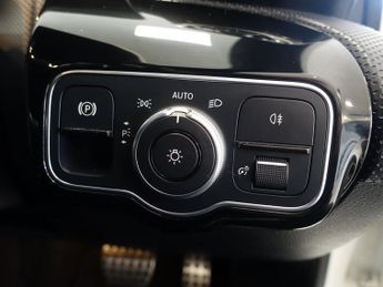 MERCEDES-BENZ A-CLASS 1.5 A180d AMG Line (Premium Plus) Hatchback 5dr Diesel 7G-DCT Eu