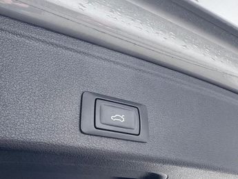 AUDI A4 AVANT 2.0 TFSI 40 Black Edition Estate 5dr Petrol S Tronic Euro 6 (s/s