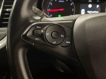 VAUXHALL GRANDLAND X 1.5 Turbo D SRi Nav SUV 5dr Diesel Auto Euro 6 (s/s) (130 ps)