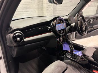 MINI Electric Hatch Cooper SE 32.6kWh Level 2 Hatchback 3dr Electric Auto (184 ps)