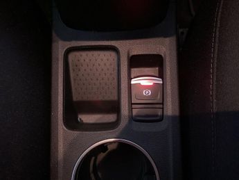 RENAULT CAPTUR 1.6 E-TECH evolution SUV 5dr Petrol Hybrid Auto Euro 6 (s/s) (14