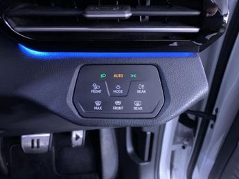 VOLKSWAGEN ID.5 Pro Performance 77kWh Style SUV 5dr Electric Auto (204 ps)