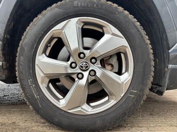 TOYOTA RAV4 2.5 VVT-h Design SUV 5dr Petrol Hybrid CVT 4WD Euro 6 (s/s) (222