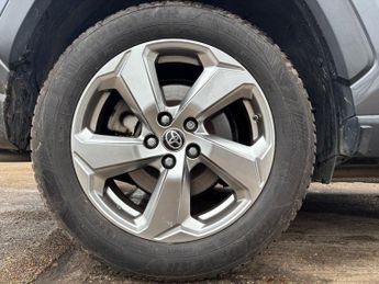 TOYOTA RAV4 2.5 VVT-h Design SUV 5dr Petrol Hybrid CVT 4WD Euro 6 (s/s) (222