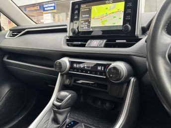 TOYOTA RAV4 2.5 VVT-h Design SUV 5dr Petrol Hybrid CVT 4WD Euro 6 (s/s) (222