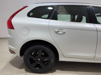 VOLVO XC60 2.4 D5 R-Design Lux Nav SUV 5dr Diesel Auto AWD Euro 6 (s/s) (22