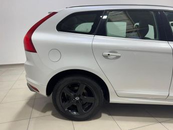 VOLVO XC60 2.4 D5 R-Design Lux Nav SUV 5dr Diesel Auto AWD Euro 6 (s/s) (22