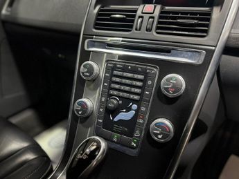 VOLVO XC60 2.4 D5 R-Design Lux Nav SUV 5dr Diesel Auto AWD Euro 6 (s/s) (22