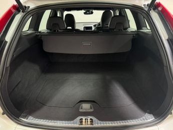 VOLVO XC60 2.4 D5 R-Design Lux Nav SUV 5dr Diesel Auto AWD Euro 6 (s/s) (22