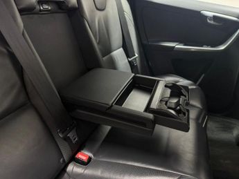 VOLVO XC60 2.4 D5 R-Design Lux Nav SUV 5dr Diesel Auto AWD Euro 6 (s/s) (22