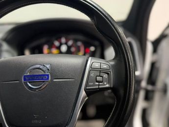 VOLVO XC60 2.4 D5 R-Design Lux Nav SUV 5dr Diesel Auto AWD Euro 6 (s/s) (22