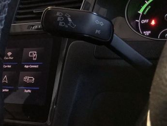 VOLKSWAGEN E-GOLF 35.8kWh e-Golf Hatchback 5dr Electric Auto (136 ps) 5d AUTO 134 