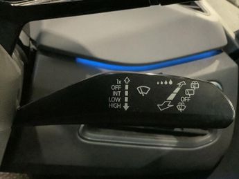 VOLKSWAGEN ID.3 Pro Performance 58kWh Life Hatchback 5dr Electric Auto (204 ps)