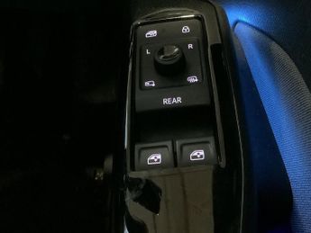 VOLKSWAGEN ID.3 Pro Performance 58kWh Life Hatchback 5dr Electric Auto (204 ps)