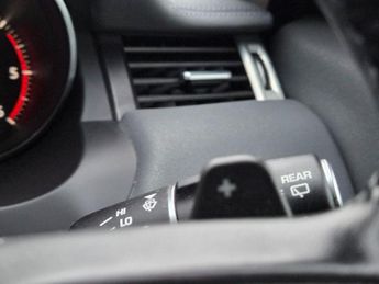 LAND ROVER RANGE ROVER EVOQUE 2.0 TD4 SE Tech SUV 5dr Diesel Auto 4WD Euro 6 (s/s) (180 ps)