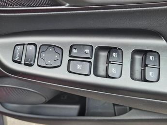 HYUNDAI KONA 64kWh Premium SE SUV 5dr Electric Auto (7kW Charger) (204 ps)