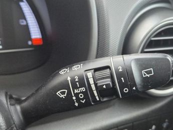 HYUNDAI KONA 64kWh Premium SE SUV 5dr Electric Auto (7kW Charger) (204 ps)