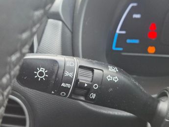 HYUNDAI KONA 64kWh Premium SE SUV 5dr Electric Auto (7kW Charger) (204 ps)