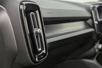 VOLVO XC40 Recharge Twin 78kWh SUV 5dr Electric Auto AWD (408 ps)