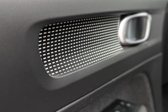 VOLVO XC40 Recharge Twin 78kWh SUV 5dr Electric Auto AWD (408 ps)