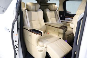 TOYOTA ALPHARD EXECUTIVE LOUNGE 2.5 Petrol Hybrid