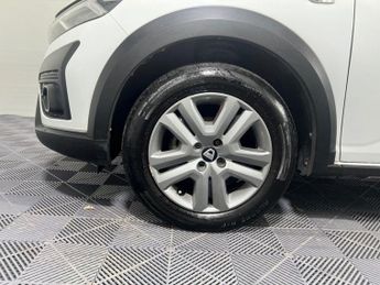 DACIA SANDERO STEPWAY 1.0 TCe Essential Hatchback 5dr Bi Fuel Manual Euro 6 (s/s) (100
