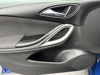 VAUXHALL ASTRA 1.5 Turbo D Business Edition Nav Hatchback 5dr Diesel Manual Eur