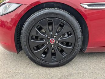 JAGUAR XE 2.0d Prestige Saloon 4dr Diesel Manual Euro 6 (s/s) (163 ps)