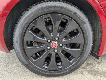 JAGUAR XE 2.0d Prestige Saloon 4dr Diesel Manual Euro 6 (s/s) (163 ps)