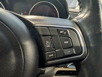 JAGUAR XE 2.0d Prestige Saloon 4dr Diesel Manual Euro 6 (s/s) (163 ps)