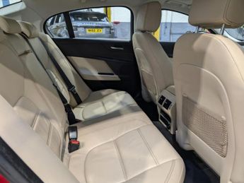 JAGUAR XE 2.0d Prestige Saloon 4dr Diesel Manual Euro 6 (s/s) (163 ps)