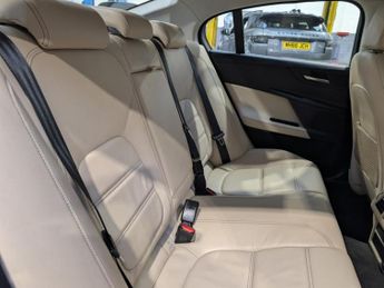 JAGUAR XE 2.0d Prestige Saloon 4dr Diesel Manual Euro 6 (s/s) (163 ps)