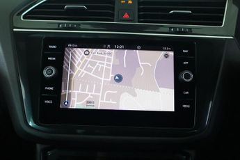 VOLKSWAGEN TIGUAN 1.5 TSI R-Line DSG Euro 6 (s/s) 5dr