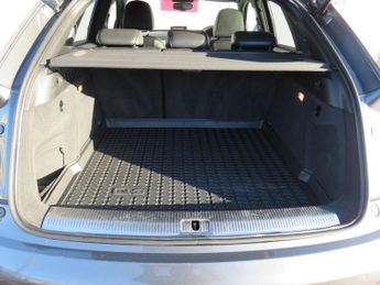 AUDI Q3 2.0 TDI S line SUV 5dr Diesel S Tronic quattro Euro 5 (s/s) (177