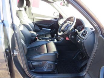 AUDI Q3 2.0 TDI S line SUV 5dr Diesel S Tronic quattro Euro 5 (s/s) (177