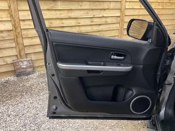 SUZUKI GRAND VITARA 2.4 VVT SZ5 SUV 5dr Petrol Auto 4WD Euro 4 (169 ps)