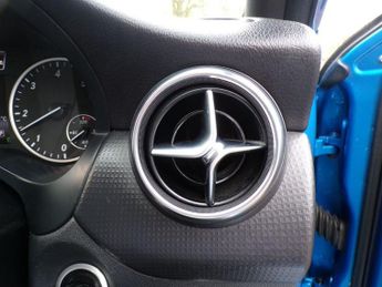 MERCEDES-BENZ A-CLASS 1.5 A180 CDI SE Hatchback 5dr Diesel 7G-DCT Euro 5 (s/s) (109 ps