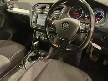 VOLKSWAGEN TIGUAN 2.0 TDI BlueMotion Tech SE SUV 5dr Diesel DSG Euro 6 (s/s) (150 