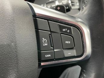 LAND ROVER DISCOVERY SPORT 2.0 TD4 SE Tech SUV 5dr Diesel Auto 4WD Euro 6 (s/s) (180 ps)