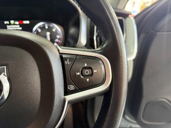 VOLVO XC60 2.0 D4 Momentum SUV 5dr Diesel Auto AWD Euro 6 (s/s) (190 ps)