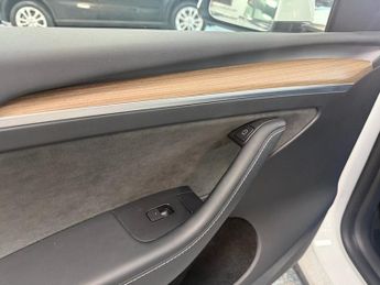 TESLA MODEL Y SUV 5dr Electric Auto RWD (346 ps)