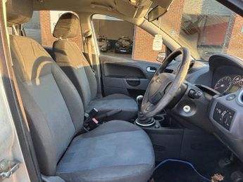 FORD FIESTA 1.4 Zetec Climate Hatchback 5 Door Petrol Manual Silver 