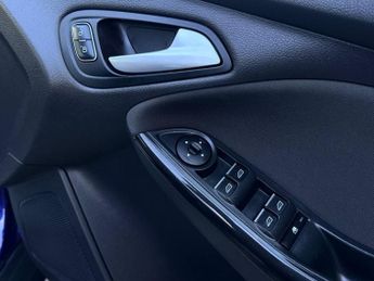 FORD FOCUS 1.0T EcoBoost Titanium Hatchback 5dr Petrol Auto Euro 6 (s/s) (1