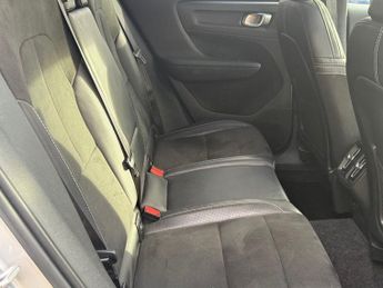 VOLVO XC40 2.0 T5 R-Design SUV 5dr Petrol Auto AWD 