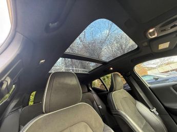 VOLVO XC40 2.0 T5 R-Design SUV 5dr Petrol Auto AWD 