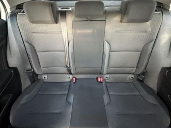 VOLKSWAGEN E-GOLF 35.8kWh e-Golf Hatchback 5dr Electric Auto (136 ps)