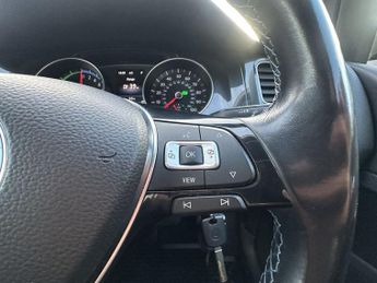 VOLKSWAGEN E-GOLF 35.8kWh e-Golf Hatchback 5dr Electric Auto (136 ps)